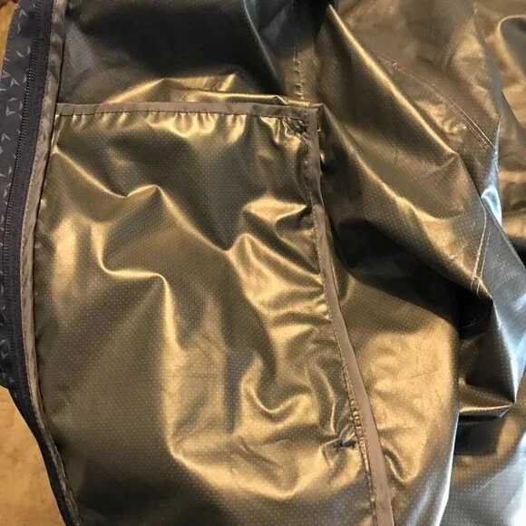 Paradox lightweight rain jacket with hood. Navy with allover pattern.  Size XL - Picture 9 of 11